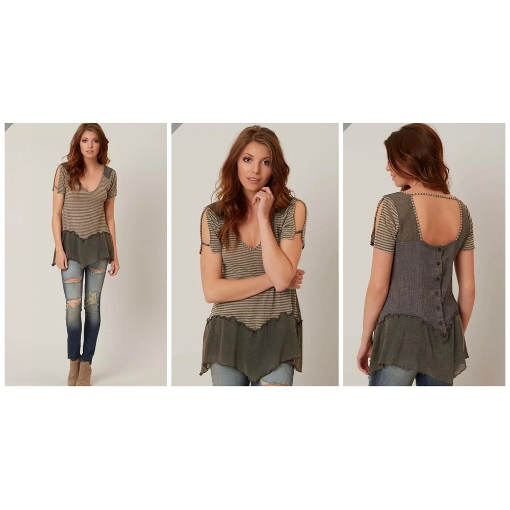 Gimmick tan, green, blue top